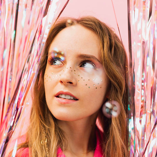 Paillettes dorées visage et corps pour le Nouvel An