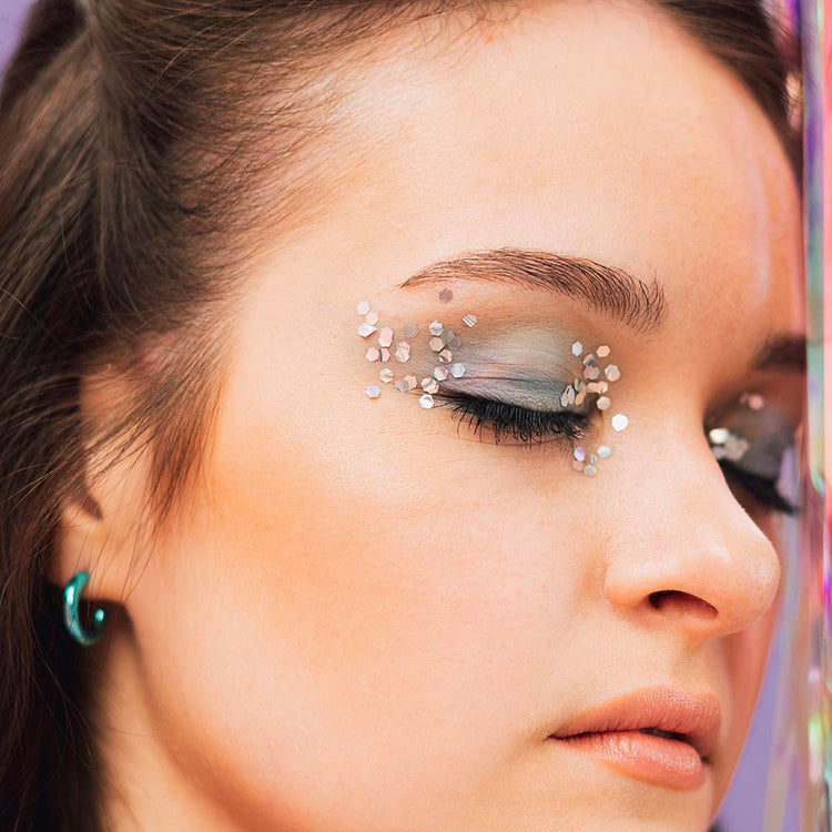 Paillettes multicolores visage et corps pour carnaval