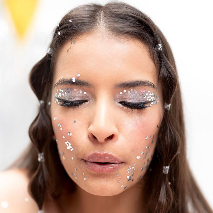 Paillettes holographiques visage et corps pour une fĂȘte mĂ©morable