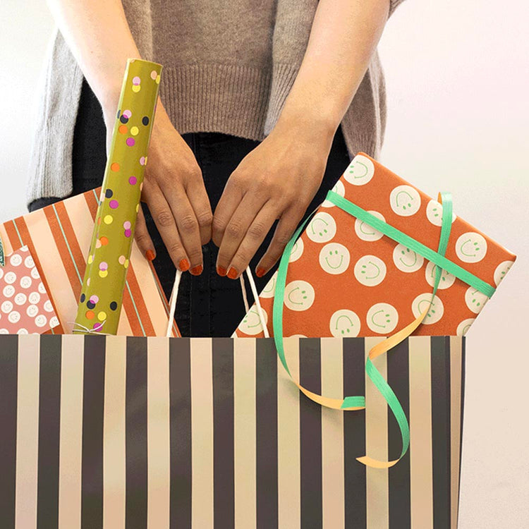 Le meilleur emballage cadeau ? ce rouleau de papier cadeau smiley