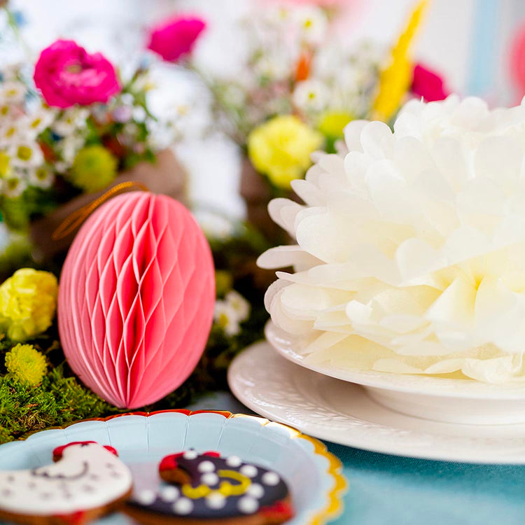Oeuf alvéolé rose : idee decoration de table paques
