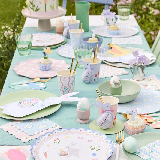 Gobelets carton lapin avec pompons, déco de Pâques originale