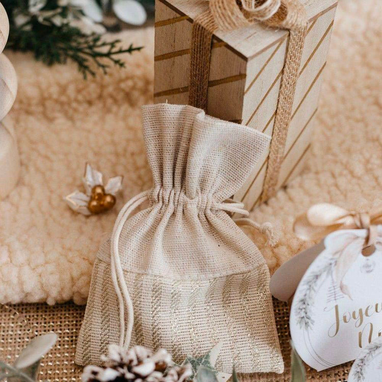 Sacs pochons dorés et crème, une touche élégante pour vos invités