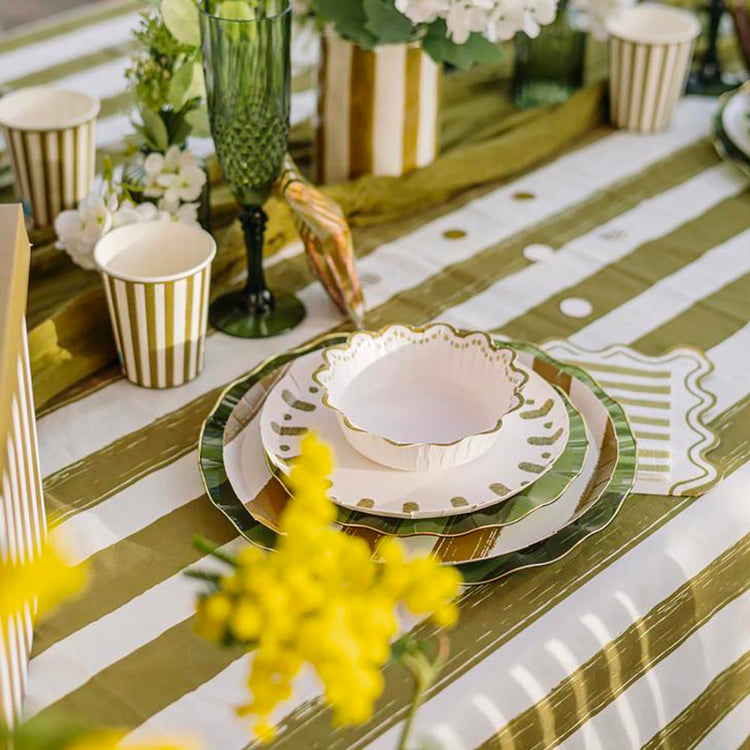 Assiettes kaki pastel pour ambiance végétale