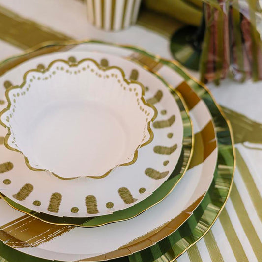 Vaisselle ondulée kaki pour table végétale et chic