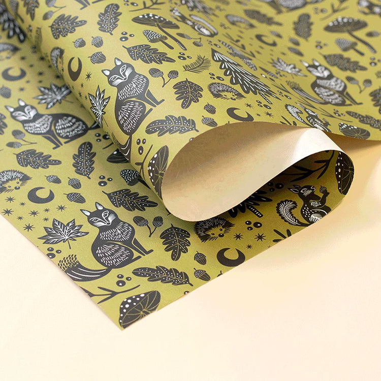 Emballage cadeau pour fĂȘte Ă theme automne avec rouleau papier animaux de la forĂȘt