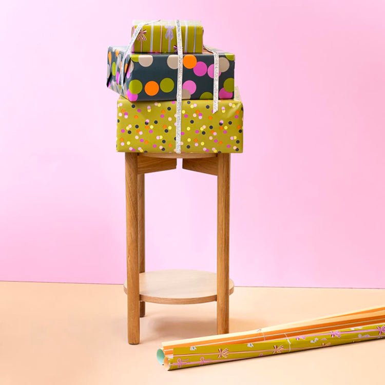 Emballage cadeau anniversaire princesse : 1 rouleau de papier cadeau noeuds colorés