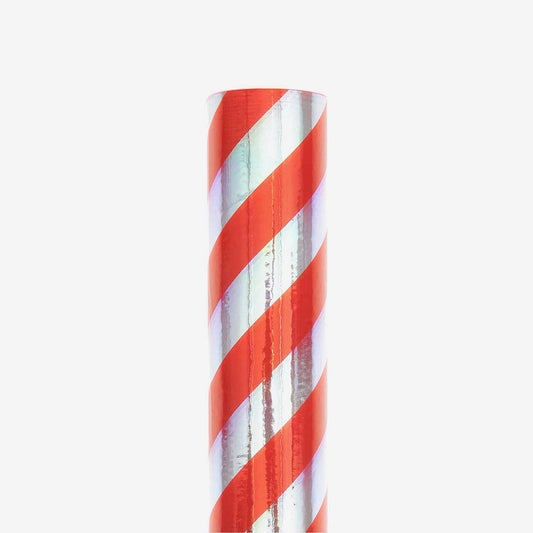 Rouleau de papier cadeau avec rayures rouges pour emballer les cadeaux