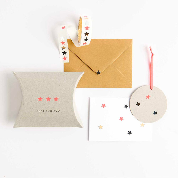 Rouleau de stickers mini étoiles parfait pour décorer ses cartes de voeux