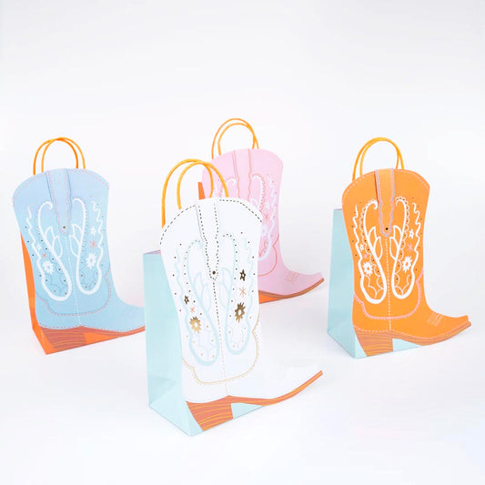 Petits sacs santiags en papier, ambiance country assurée