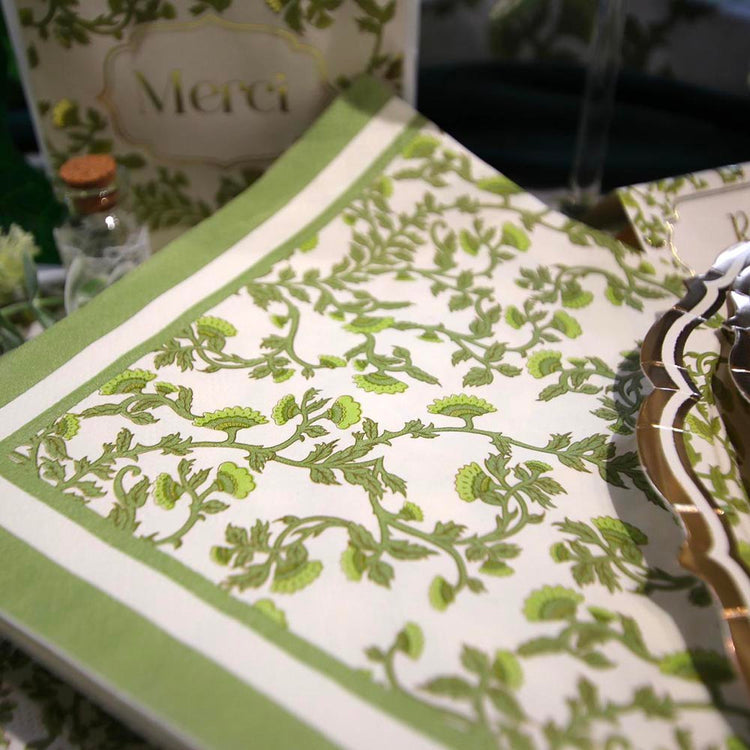 Serviettes en papier vert botanica, idĂ©ales pour une fĂȘte bohĂšme