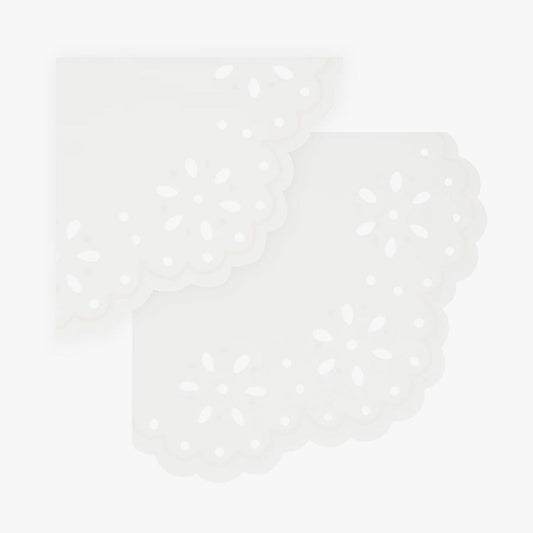 erviettes blanches dentelle, déco élégante pour mariage