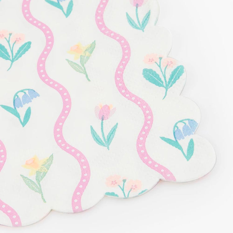 Serviettes jetables fleuries, Ă©lĂ©gantes pour un baptĂȘme