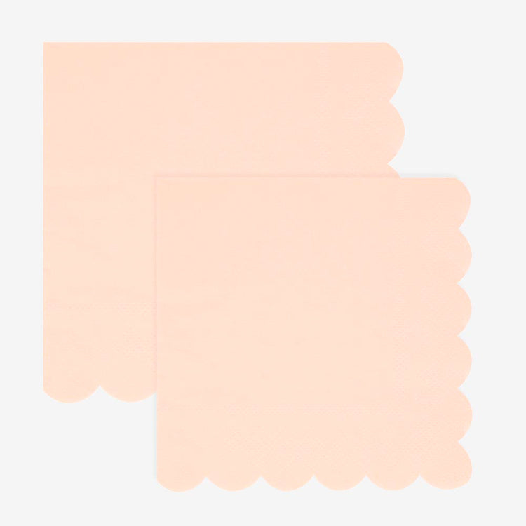 Serviettes en papier rose pĂȘche, une couleur douce et pastel pour votre table