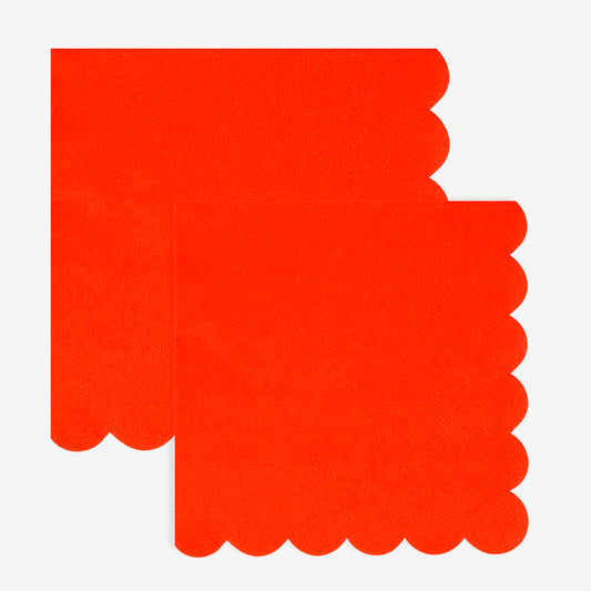 Serviettes en papier rouge tomate, une couleur intense et festive pour la saint-valentin