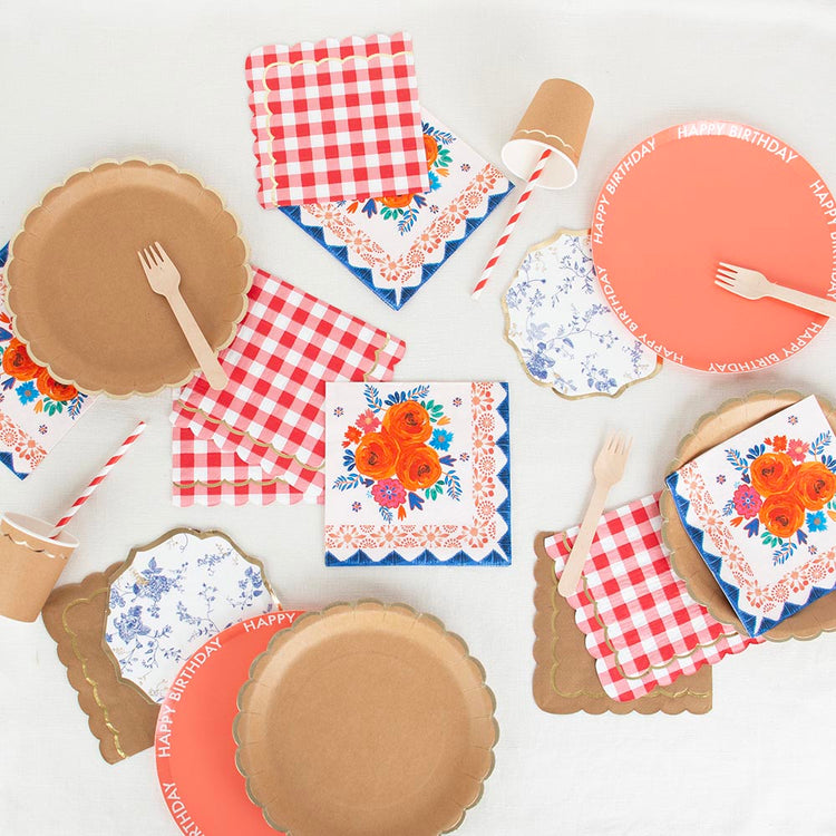 Gobelets en papier kraft et or : deco de table mariage champetre