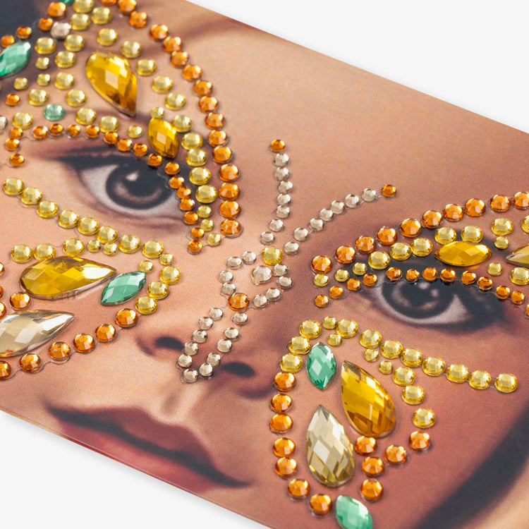 Bijoux visage papillon : idée maquillage enfant