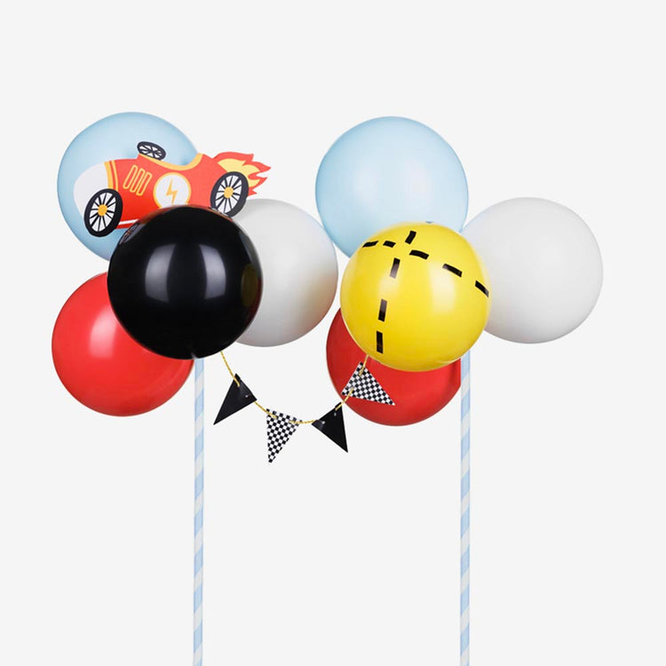 Cake topper ballons et voiture de course : deco gateau anniversaire