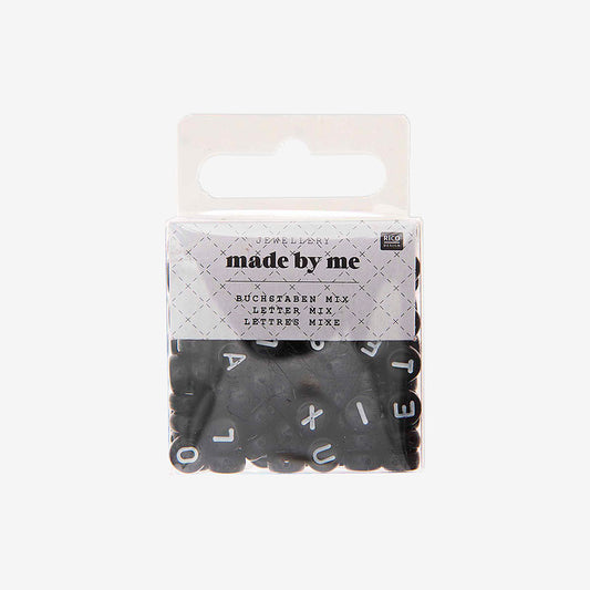 Atelier anniversaire fille : bracelets personnalisés perles chiffre noirs