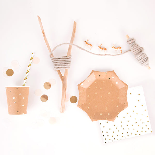 Idées pour décoration table de Noël avec vaisselle jetable en kraft