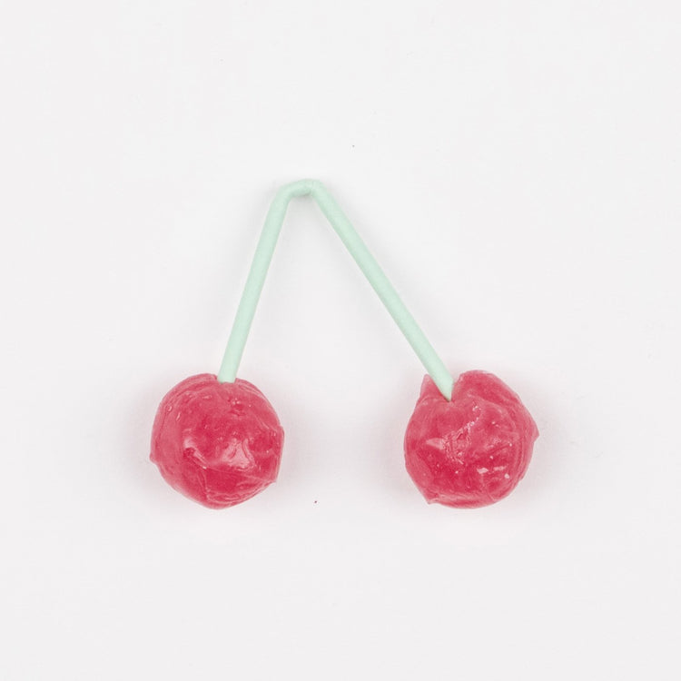 1 sucette en forme de double queue de cerise, à déguster tout seul ou à partager avec sa moitié!
