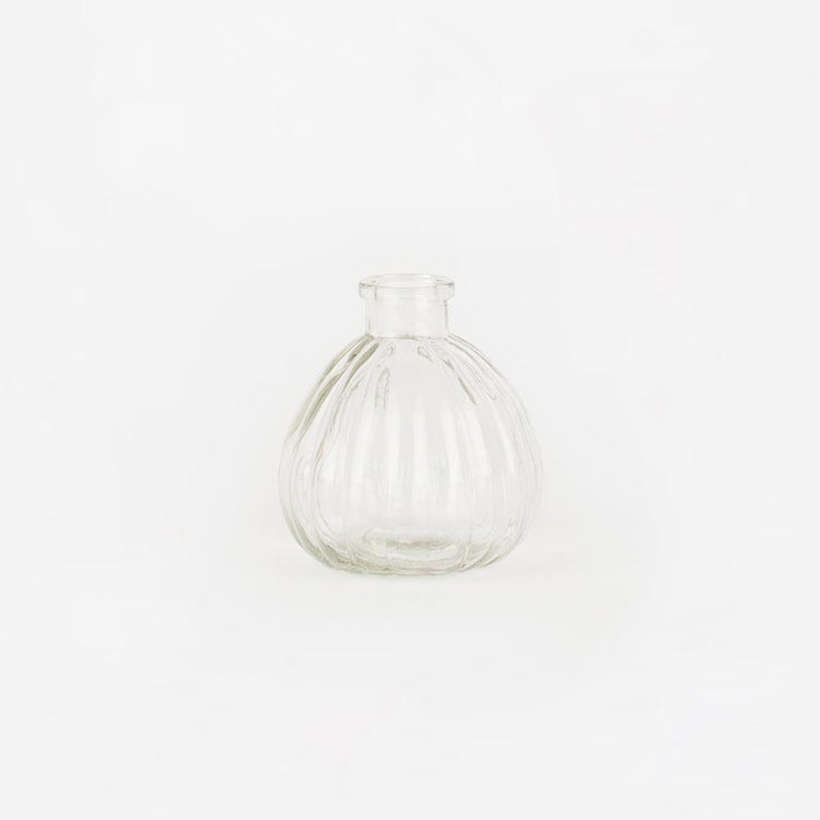 Un vase rond retro pour décoration de table de mariage champêtre chic