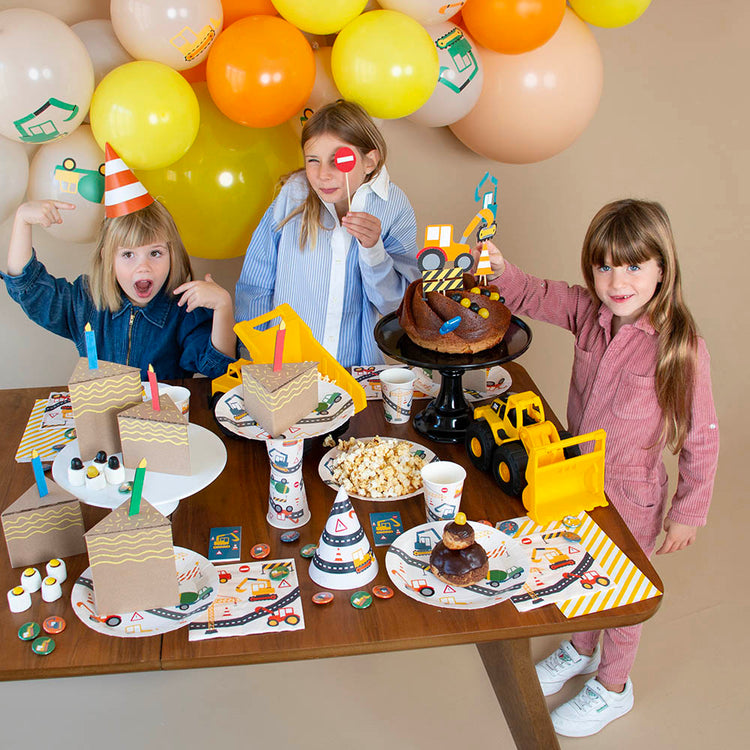 Idee decoration de table anniversaire garcon : serviettes chantier