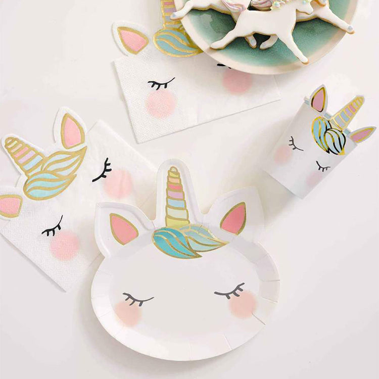 La vaisselle Talking Tables pour un anniversaire de fille licorne.