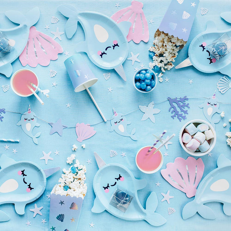 Table anniversaire sirène avec assiettes narval et serviettes coquillage