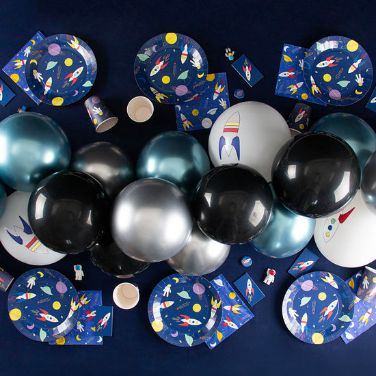 Déco pour anniversaire enfant : ballons de baudruche thème cosmo