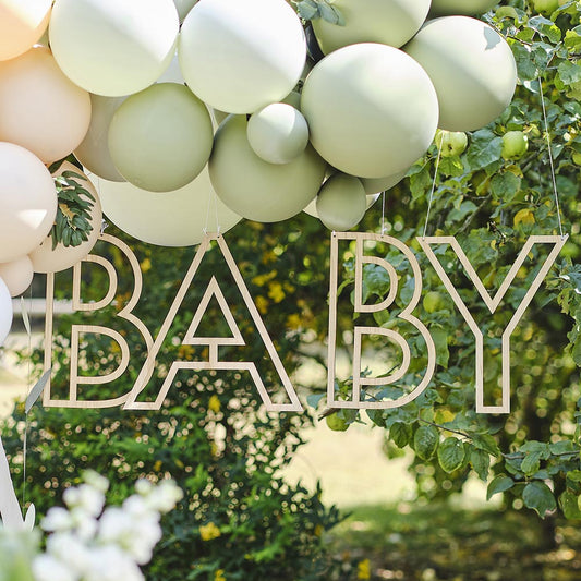 Suspension BABY en bois : decoration fete de naissance originale