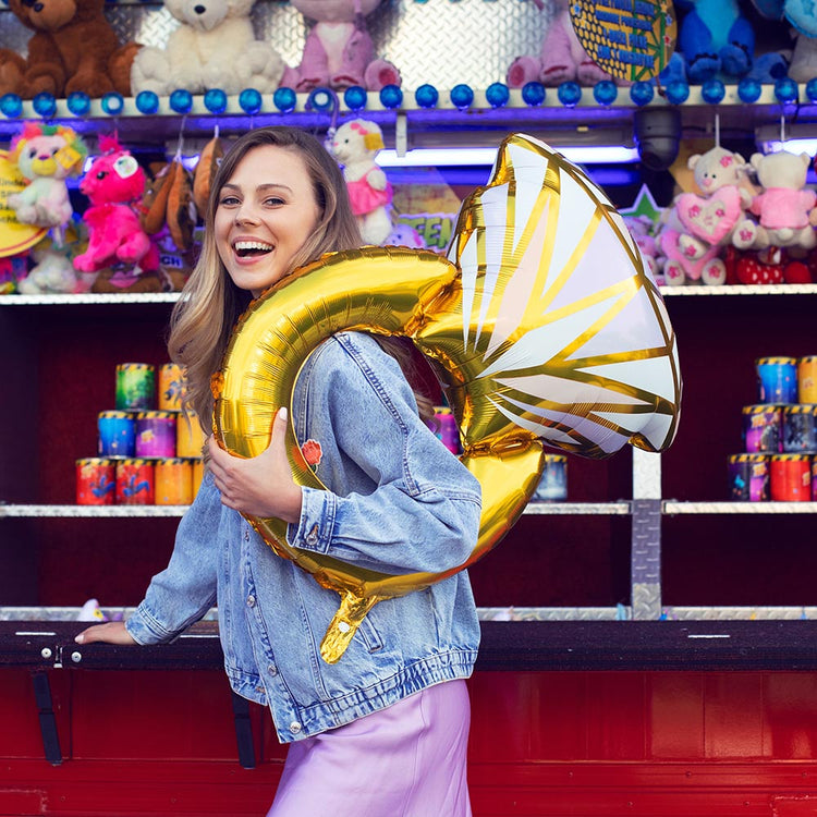 Animation evjf fete forraine avec ballon hélium bague de fiançailles