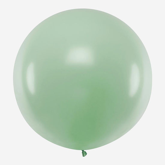 Un ballon géant vert pour décoration arche de ballons tropicale.