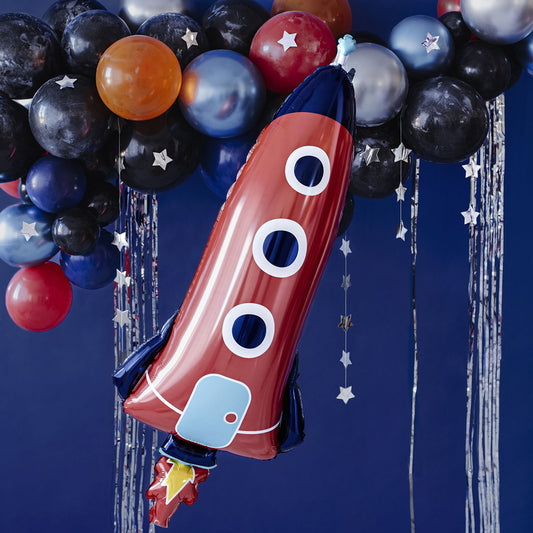 ballon fusée pour une décoration d'arche de ballons astronaute