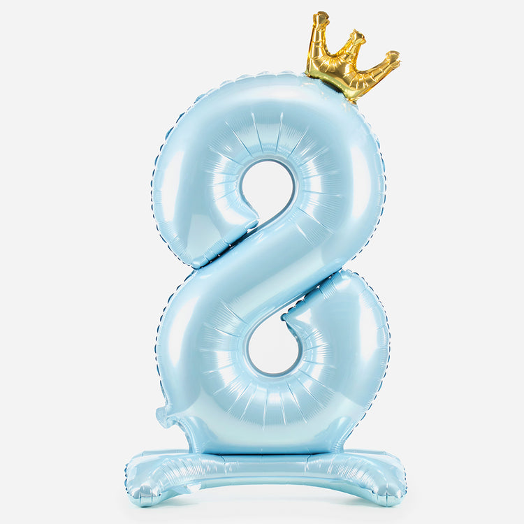 Ballon géant bleu en aluminium pour les 8 ans d'un petit garçon