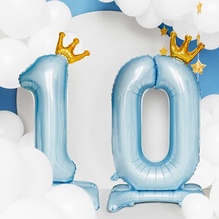 Décoraion anniversaire : gros ballons bleus en forme de chiffres