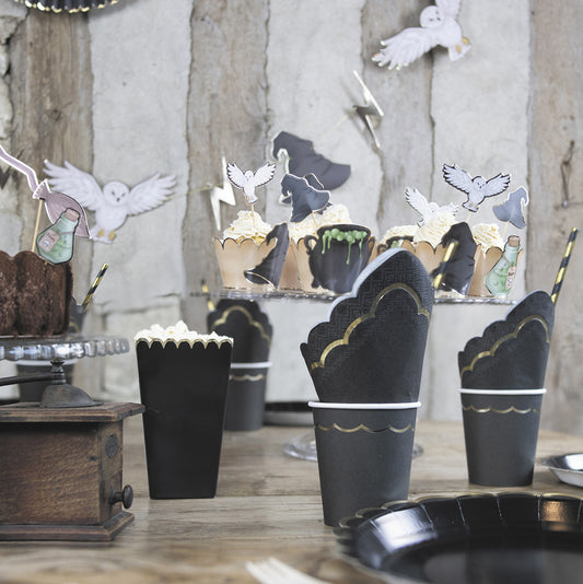 Idée de decoration anniversaire enfant : boites de pop corn noir