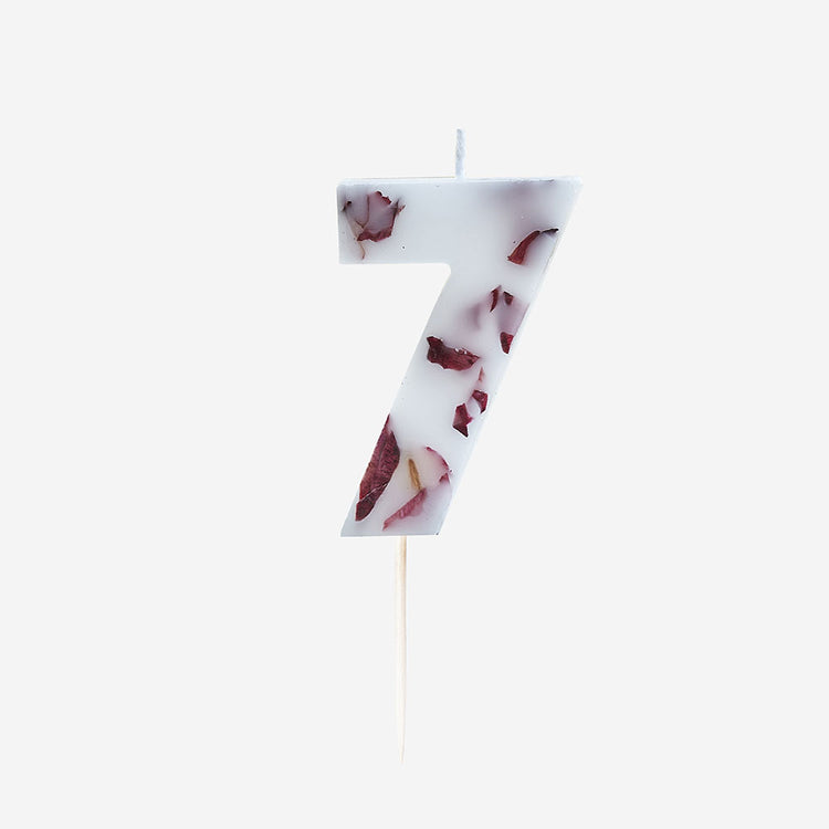 Bougie chiffre pétales de fleurs et cire blanche chiffre 7