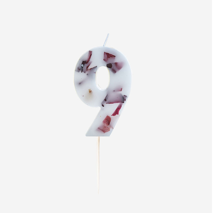 Bougie d'anniversaire chiffre pétales de fleurs et cire blanche chiffre 9