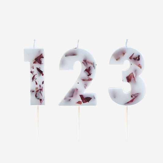 Bougie d'anniversaire cire blanche et pétales de fleurs