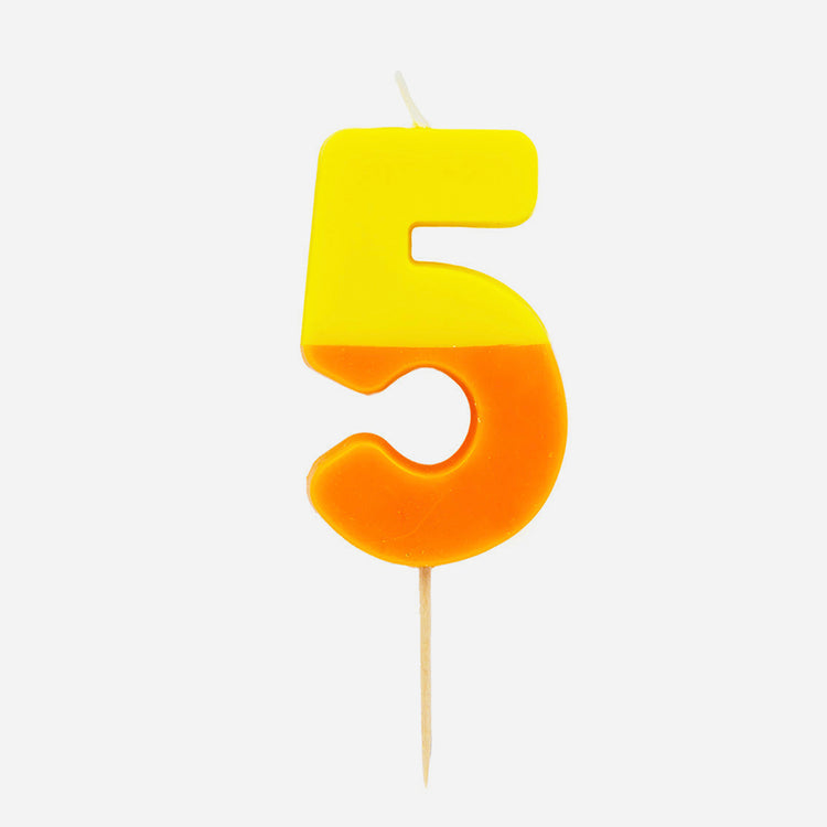 Bougie chiffre 5 bicolore pour décorer un gateau d'anniversaire