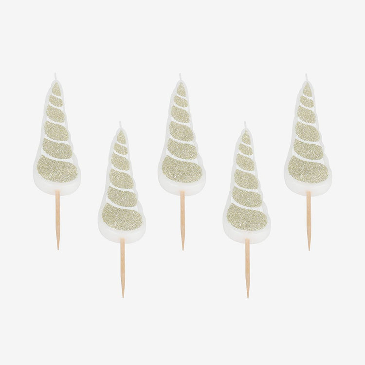 Gateau anniversaire licorne : 4 bougies forme corne de licorne