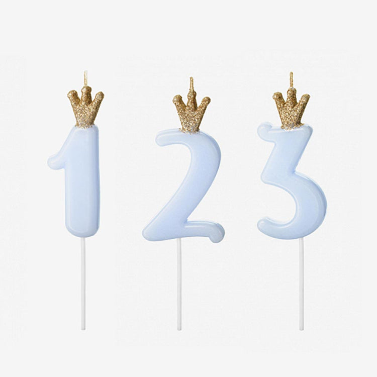 Bougies anniversaire bleues pastel avec couronne dorée