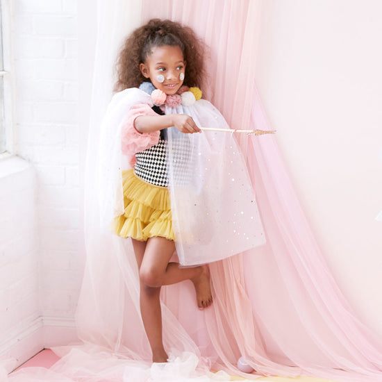 Déguisement princesse pour anniversaire fille : cape à pompons My Little day 