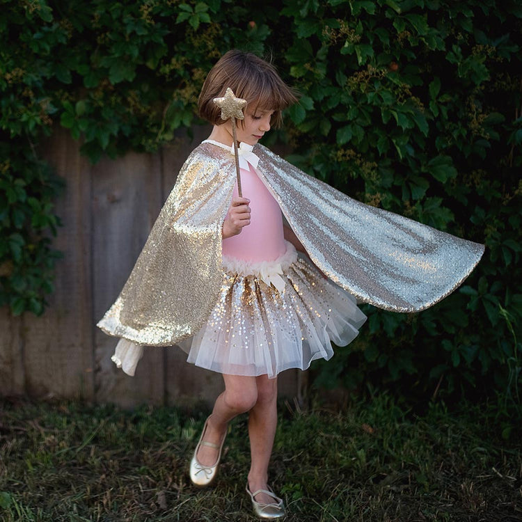 Déguisement princesse anniversaire fille : cape dorée à paillettes