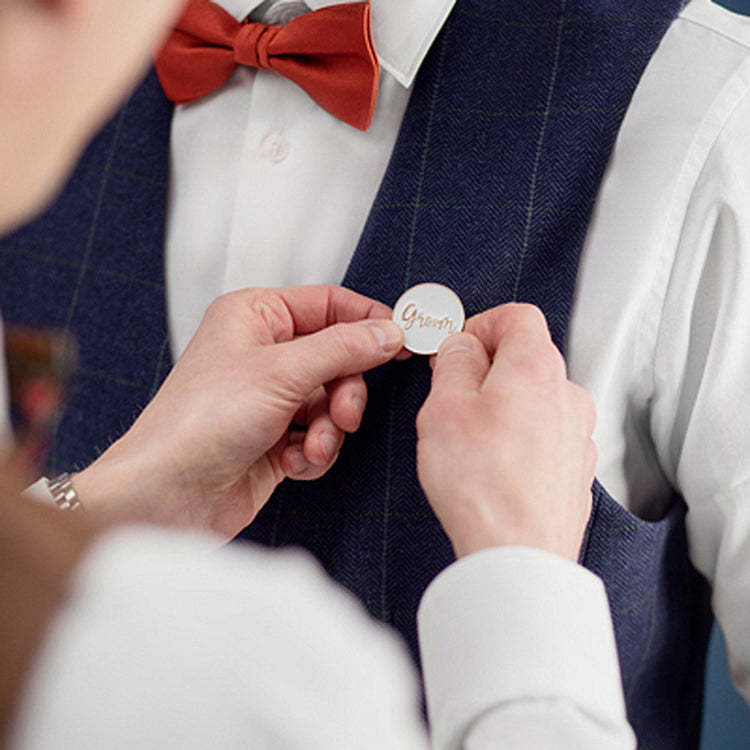 Pin's groom à offrir au futur marié pour son EVG entre copains