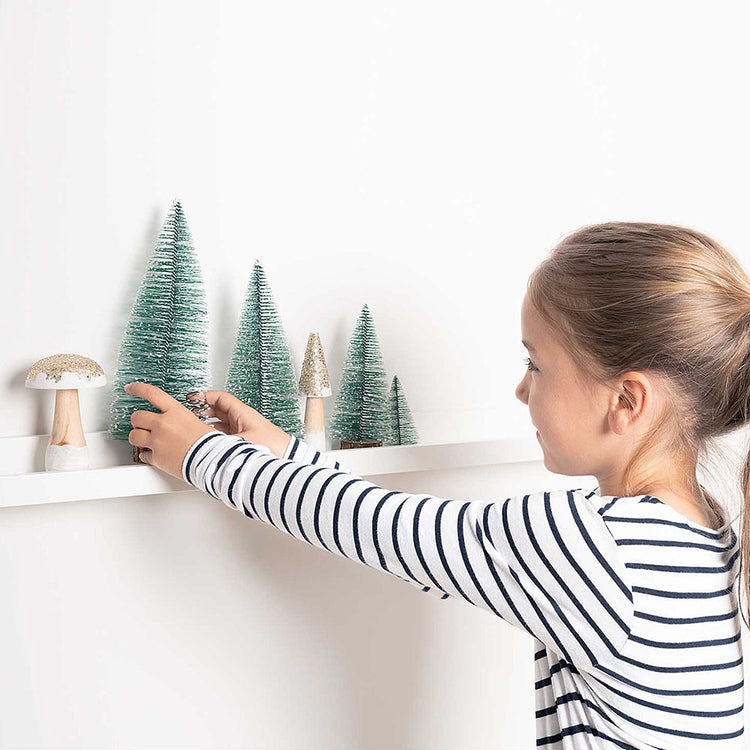 Idée déco de noel original avec champignon en bois et sapin de noel décoratif