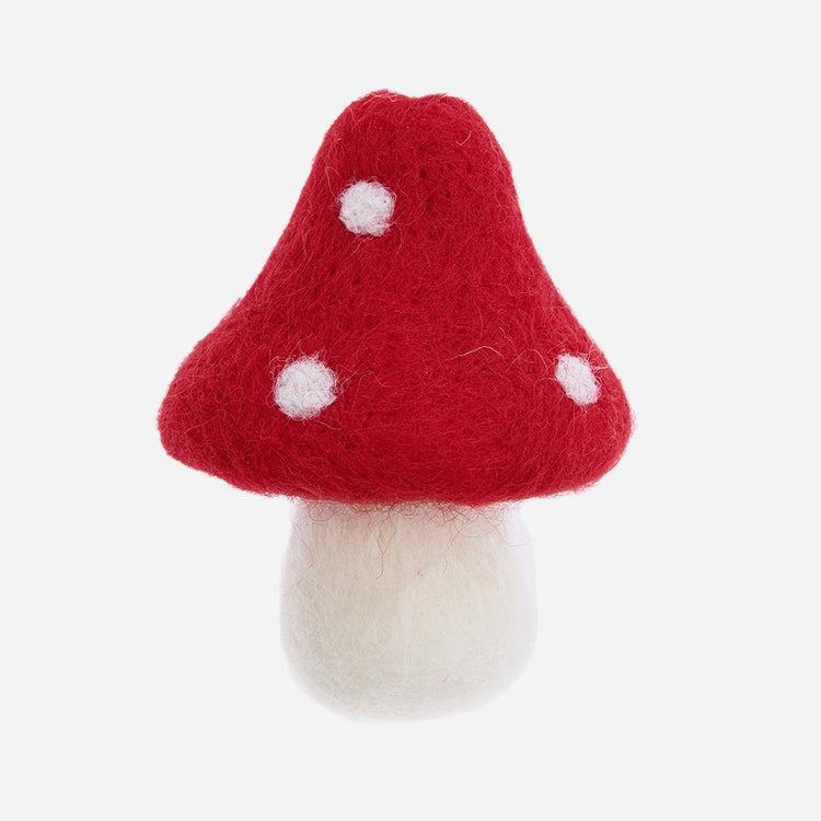 Deco anniversaire animaux de la foret : champignon pointu en feutrine