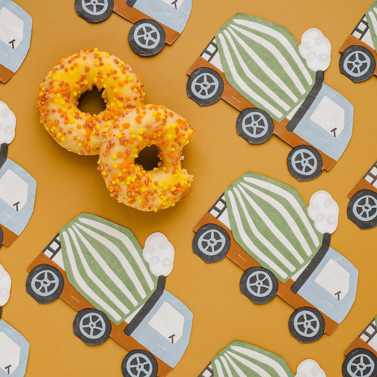 Décoration de table avec des serviette en papier forme camion toupie