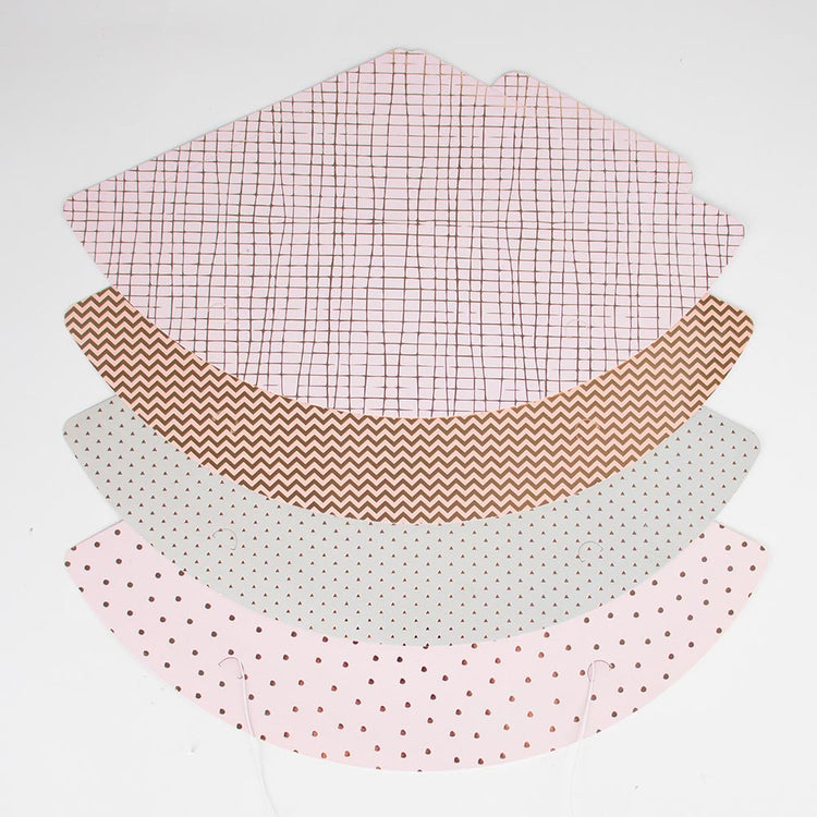 On ne se lassera jamais de ces chapeaux pointus roses pour faire la fête!